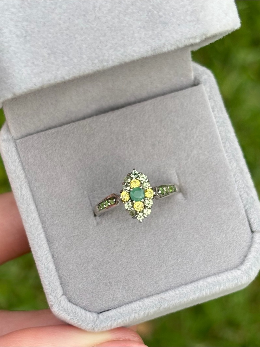 Stunning Genuine Emerald and Peridot gemstones 925 sterling Silver Ring Size 7 - Picture 5 of 11